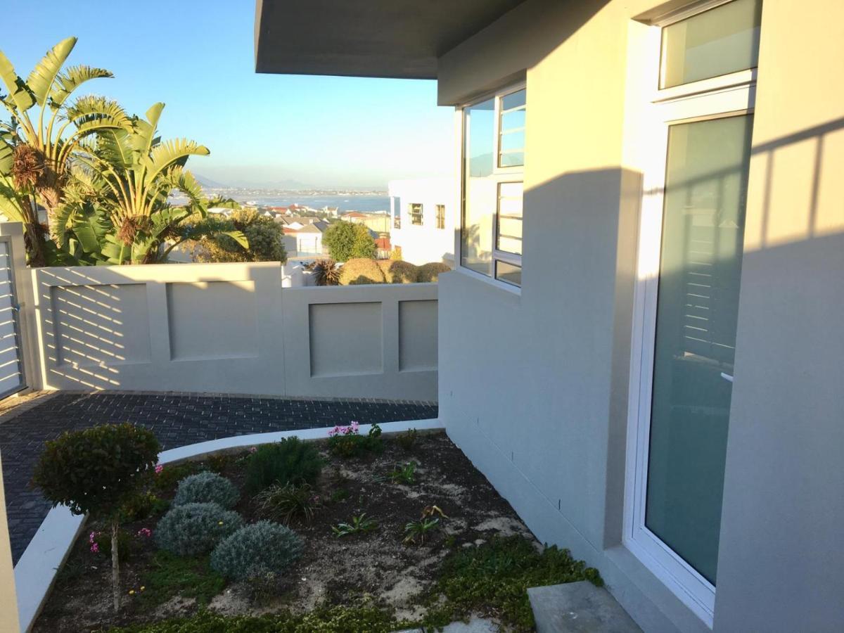 Vermont Hermanus - Views, Sunny, Right On The Sea Экстерьер фото
