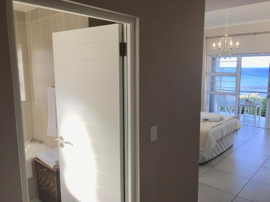Vermont Hermanus - Views, Sunny, Right On The Sea Экстерьер фото